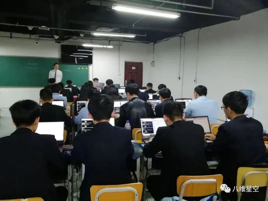 八维教育python培训