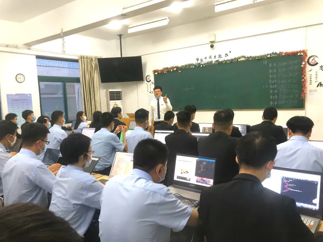 八维学院顺应行业趋势搭建建筑专业培训培养建筑管理型人才