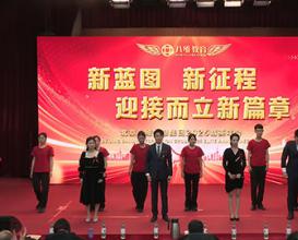 八维教育师生用歌舞诠释相亲相爱 