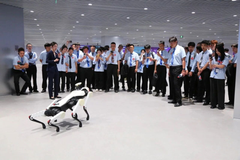 什么是嵌入式软件工程师？八维教育学校揭秘高薪紧缺的“硬件大脑”开发者