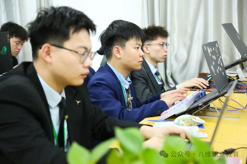 2026年就业新趋势：为什么越来越多大学生选择职业教育，八维教育成热门跳板？