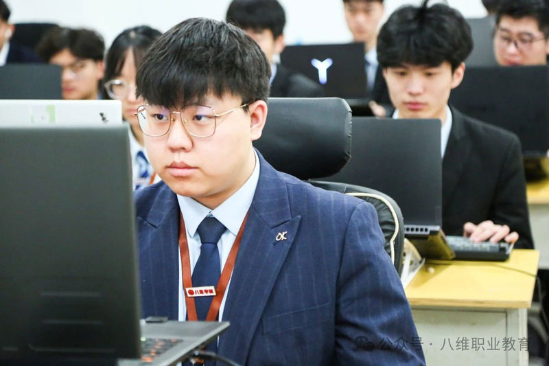2026年就业新趋势：为什么越来越多大学生选择职业教育，八维教育成热门跳板？