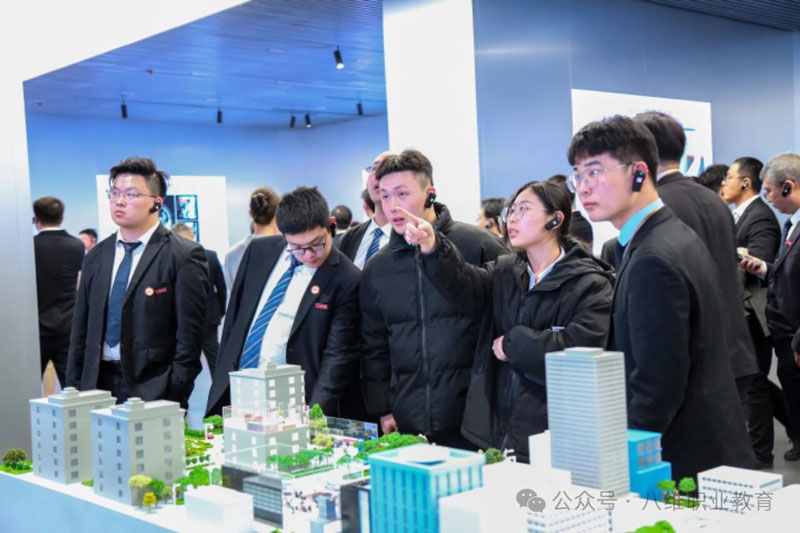 八维教育学校：打造AI时代云原生开发人才的“实战加速器”