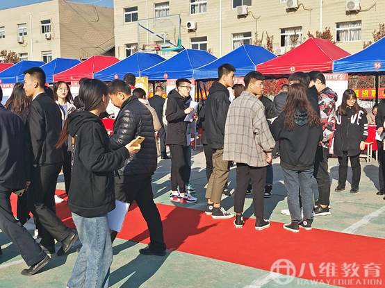 八维招聘现场
