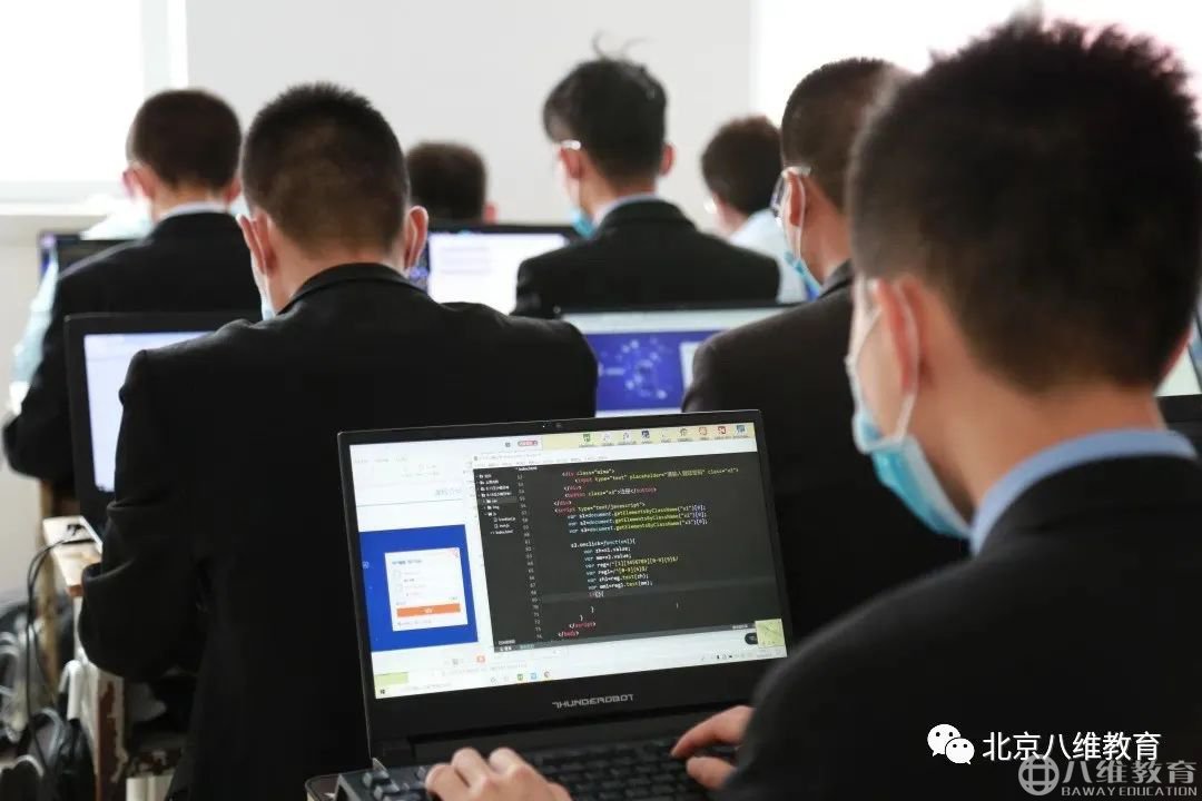 八维以培养“应用型、创新型、领袖型”人才